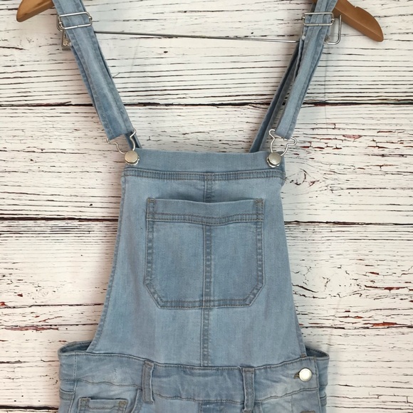 - Forever 21 overall shorts - Picture 3 of 7